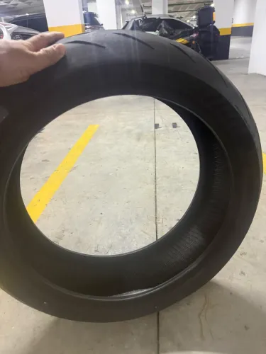 Pneu traseiro de moto - vendo 