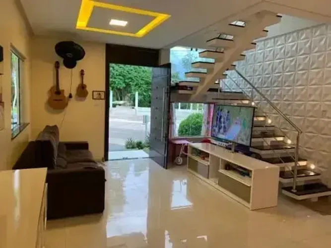 ALUGO LINDA CASA SEMI MOBILIADA DUPLEX, 3/4 SENDO 1 SUÍTE MASTER COM ENERGIA SOLAR, LIONVI