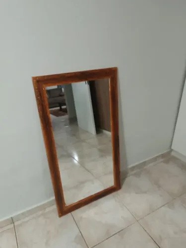 Vendo espelho de Parede em ótimo estado de conservação