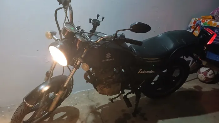 Moto intruder suziki