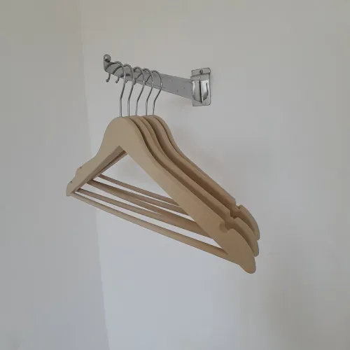 Arara de roupa + 8 cabides