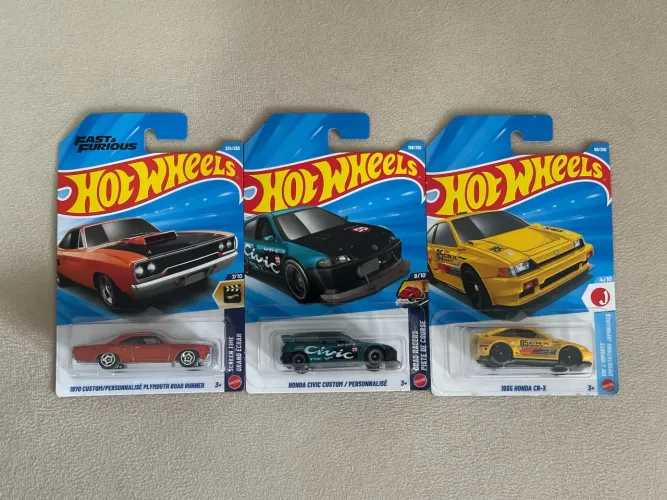 Trio carrinhos Hotwheels