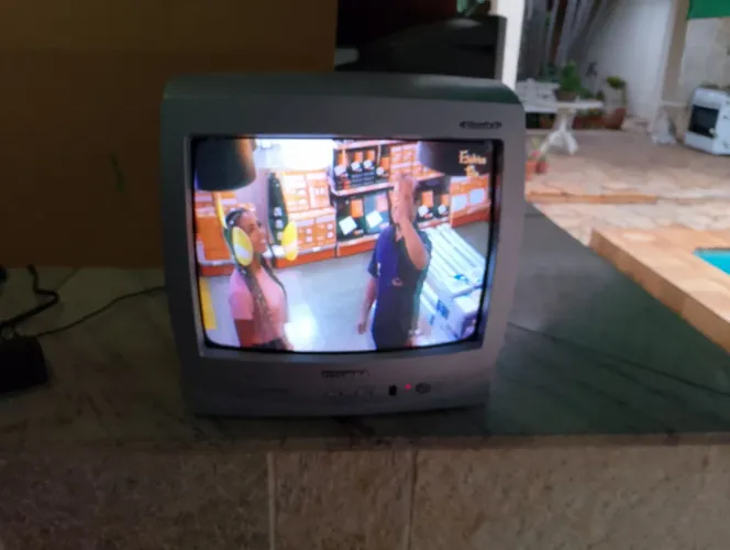 Tv Toshiba de tubo 14" com entradas AV