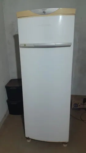 Vendo geladeira R$380
