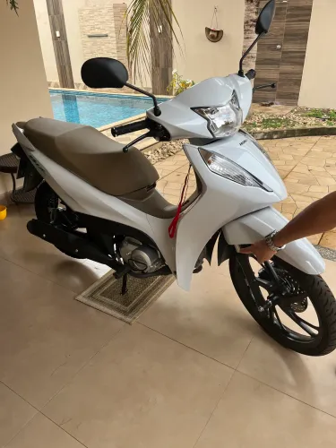 Vendo Ágio biz, zerada com 250 km