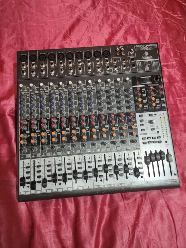 Mesa de som Behringer Xenyx 2442fx 16 >DEFEITO<