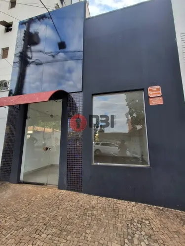 Salão comercial para locação-amplo espaço-Vila Redentora-2 banheiros -copa