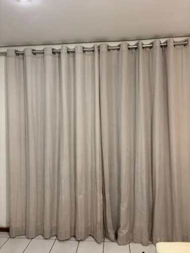Cortina com forro 400cmx240cm bege.