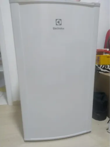 Frigobar Electrolux branco - 122Litros 
