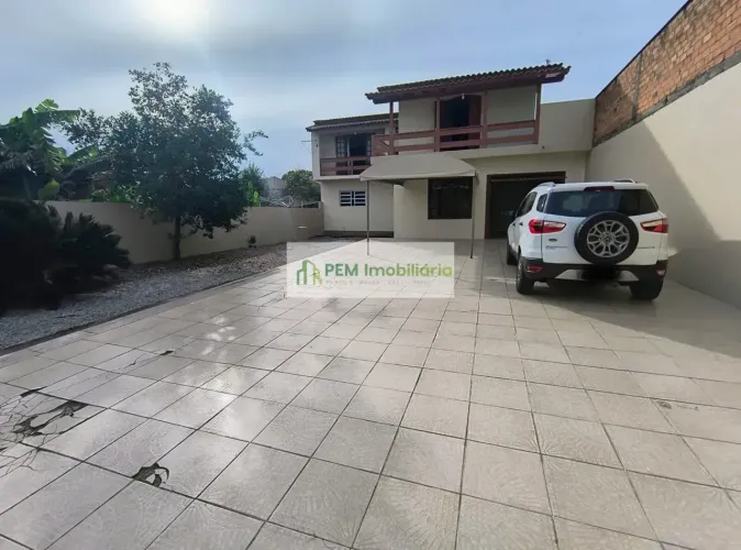 Imóvel para venda possui 200 metros quadrados com 4 quartos em Centro - Capivari de Baixo