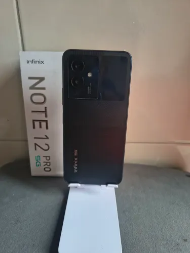 Celular infinix note 12 pro 5g preto seminovo na caixa pouco tempo de uso