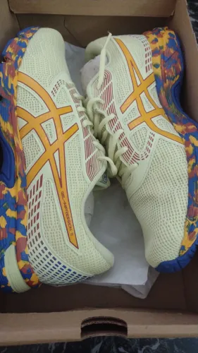 Tênis ASICS Performance (Edição Especial Solado Camuflado / Colorido) tamanho 44