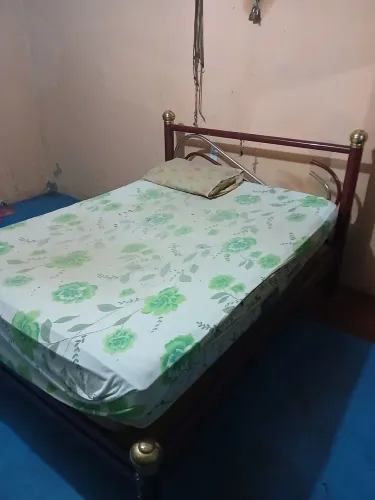 Cama de ferro com colchão 