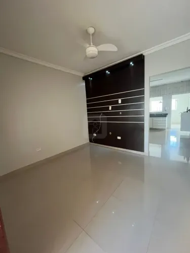 Casa para locação e venda no Bairro Santa Mônica
