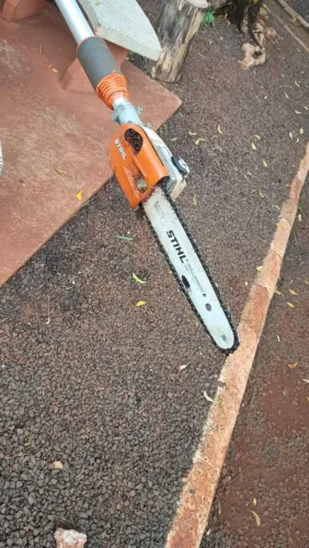 Máquina moto poda