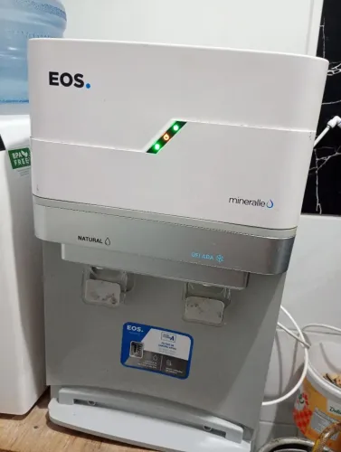 Purificador da marca EOS semi novo funcionando tudo perfeito