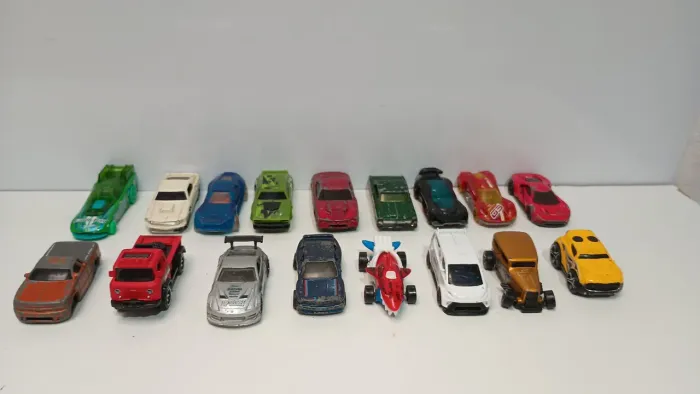 Lote de carrinhos hot Wheels todos pelo valor anunciado -17 unidades