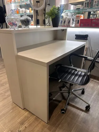 Balcão com ponto de led + Cadeira giratória