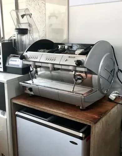 Maquina de Café Espresso Saeco Aroma SE 200 Dois Grupos + Moedor Dosador M50 Saeco