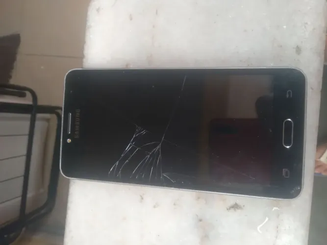 CELULAR J2