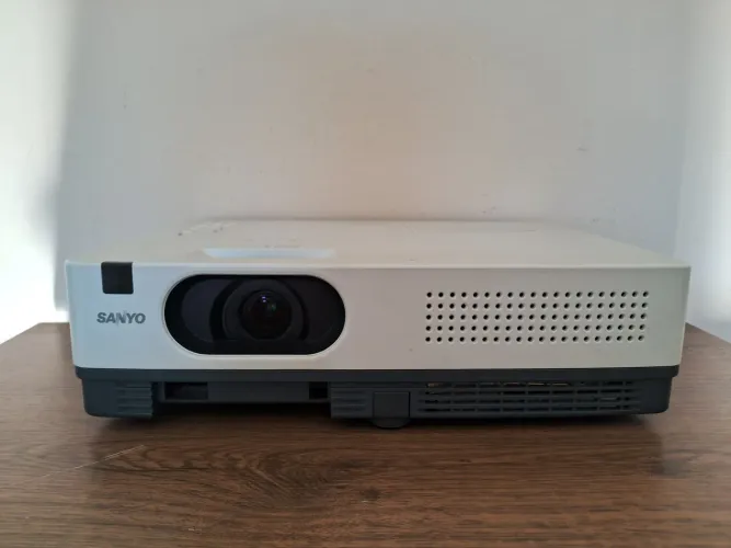 Projetor Sanyo XD2200