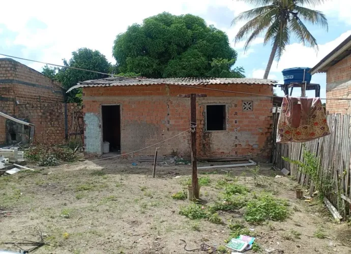 Casa no goiabal