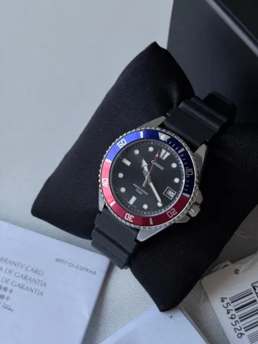 Relógio Casio Duro Reduced MDV-10 "Pepsi" - 36mm - Praticamente novo