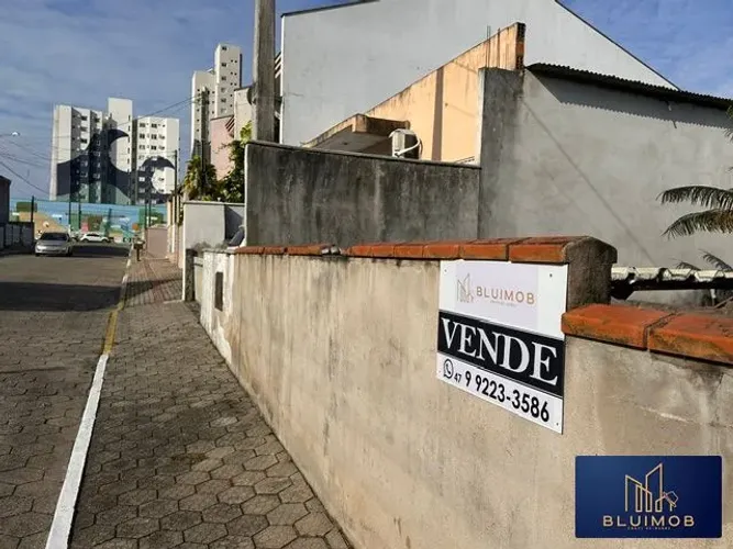 LINDO TERRENO ATERRADO E MURADO NO CENTRO DE PIÇARRAS