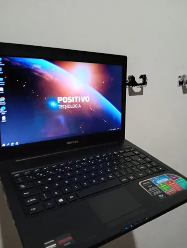 Notebook POSITIVO. AMD dual Core. 8 GB de memória. HD de 500Gb. Funcionando perfeitamente.