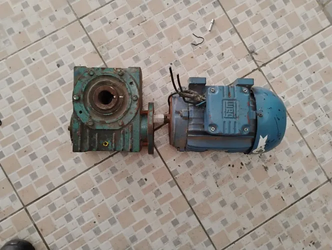Motor com reduto
