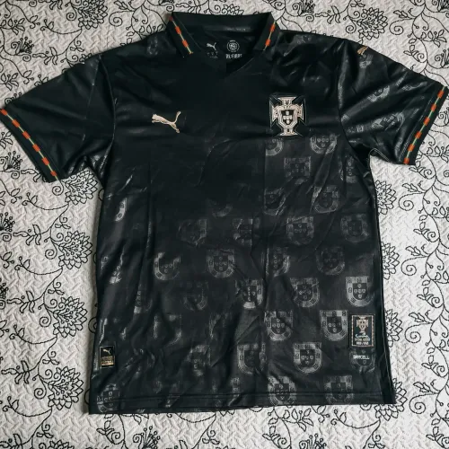 Camisa retrô Portugal 2025
