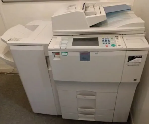 Copiadora multifuncional Ricoh mp 8001