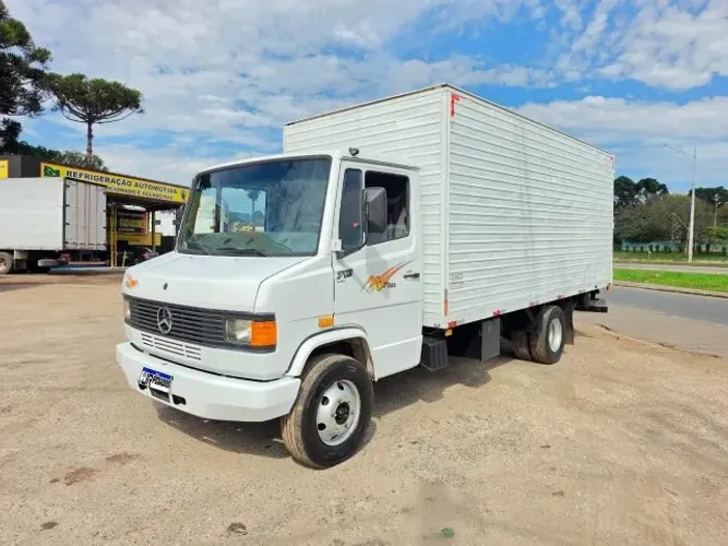 mb 710 plus mercedes benz ano 2009 com bau freio a ar