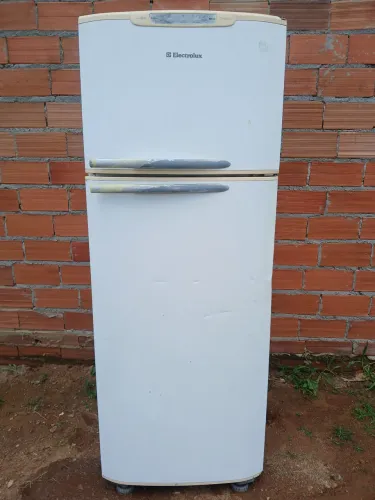 Vendo geladeira Electrolux Frost free Funcionando perfeitamente(Faço entrega)