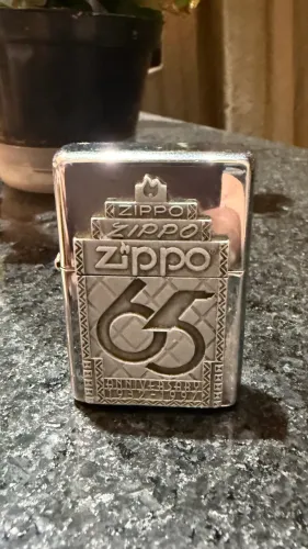 Isqueiro Zippo Aniversário 65 anos lançado em 1997 relíquia 
