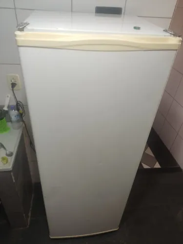 Vende se geladeira funcionando perfeitamente falta apenas colocar gas