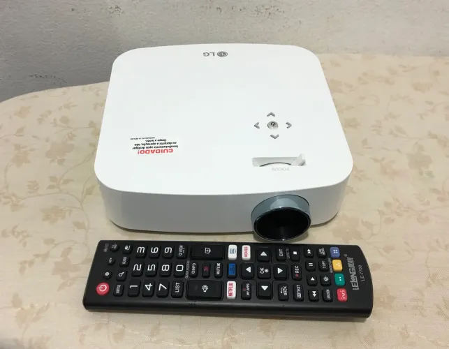 Projetor LG CineBeam Tv PF50KS.