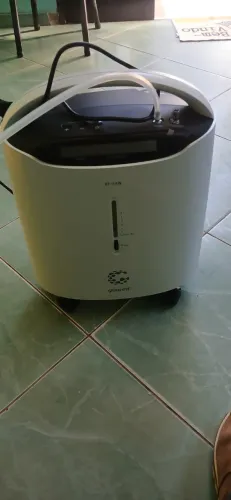 Concentrador de Oxigênio Yuwell modelo 8F-5AW
