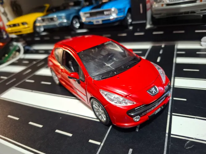 Miniatura Peugeot 207 escala 1/24.