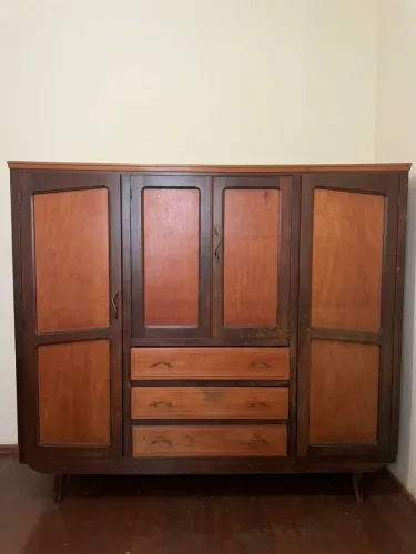 Guarda roupa antigo