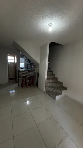 Casa Reformada em Condomínio Vida Boa | 2 Quartos | Financiável
