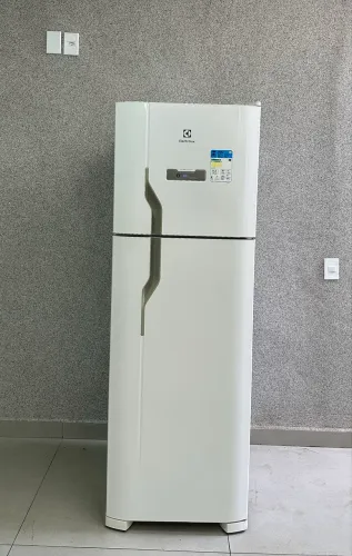 Geladeira Electrolux Frost Free DFN41 371litros está Super Conservada