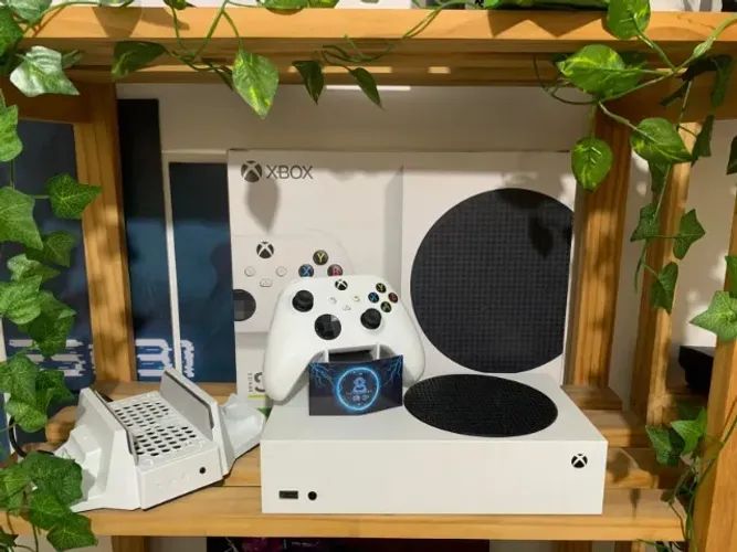 XBOX SERIES S (+ COLLER E CARREGADOR DE MANETE) ACEITO TROCAS