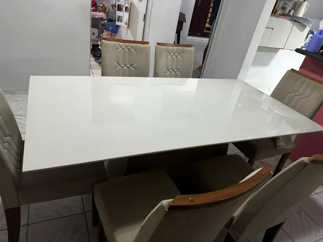 Mesa de vidro,com 6 cadeiras!