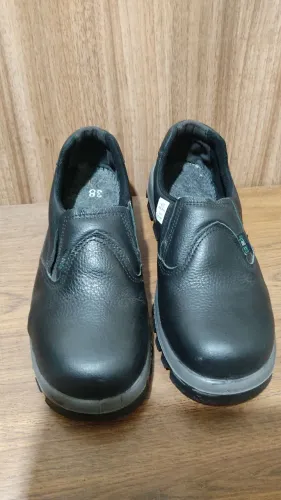 Sapato de Segurança Tam 38 Com Bico de Aço R$ 40,00