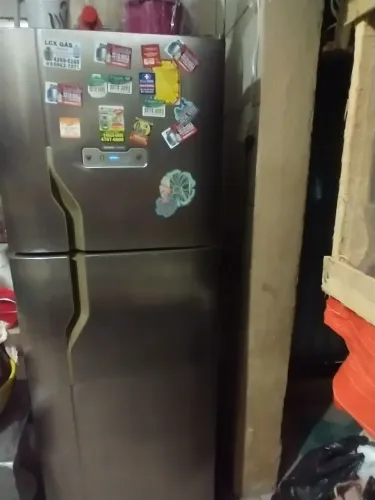 Vende geladeira semi nova