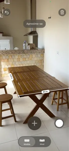 Mesa de madeira para área de churrasqueira