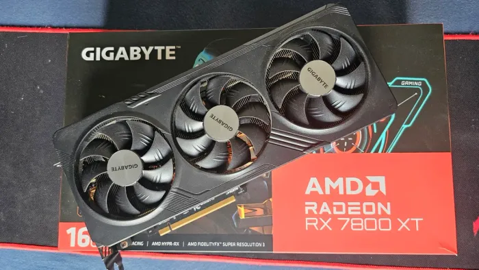 AMD RX 7800 XT 16GB Gigabyte Gaming OC - Placa de Vídeo na Caixa + NF