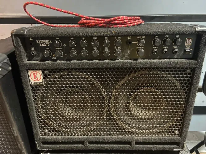 Amplificador Eden 2x10 p Bass/guitarra/ bateria Eletrônica..