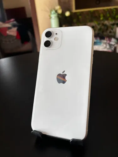 iPhone 11 64GB Branco (Tela com defeito / Sem Face ID)